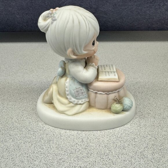 Precious Moments Figurine "Grandma's Prayer" 1986 Collectors Club Special Editio - Picture 4 of 5